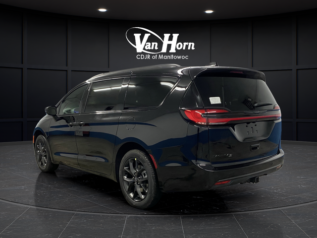 New 2026 Diamond Black Crystal Pearlcoat Chrysler Limited image 3