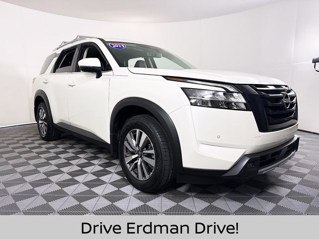 2023 Nissan Pathfinder SL 4WD's photo