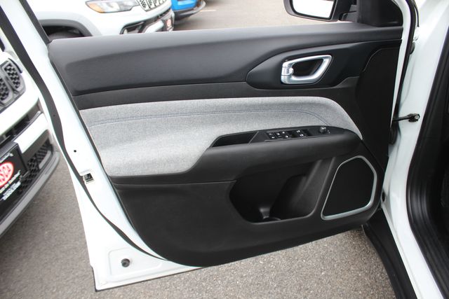 Used 2024 White Jeep Latitude image 18