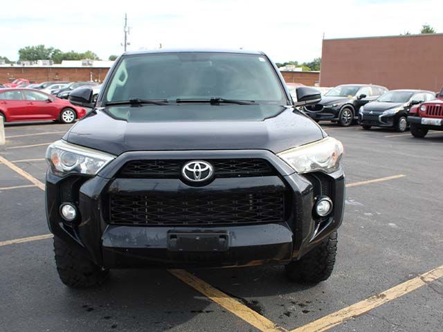 Used 2016 Midnight Black Metallic Toyota SR5 image 3