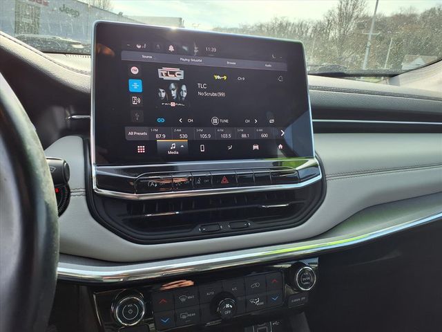 Used 2022 Silver Jeep Limited image 12