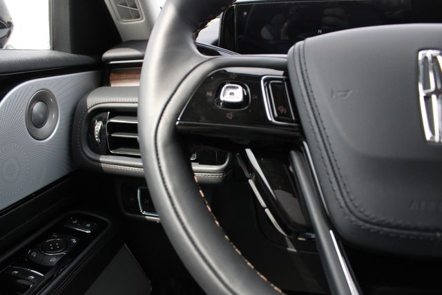 New 2026 Black Lincoln Reserve image 13