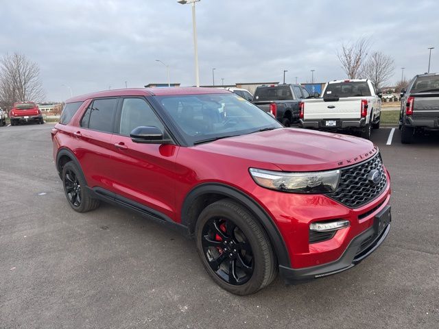 2022 Ford Explorer ST's photo