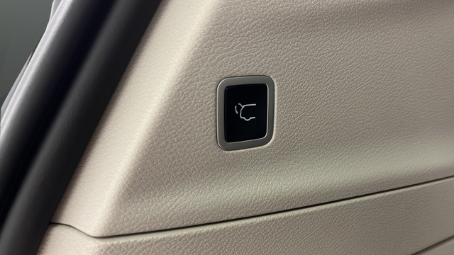 Used 2023 Bright White Clearcoat Chrysler Touring L image 29