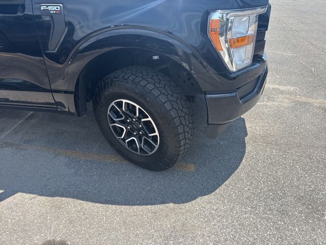 Used 2022 Black Ford XL image 3