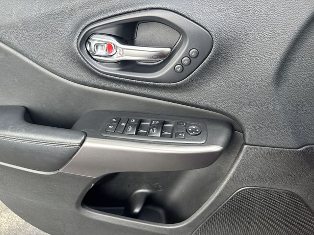 Used 2019 Red Jeep Limited image 29