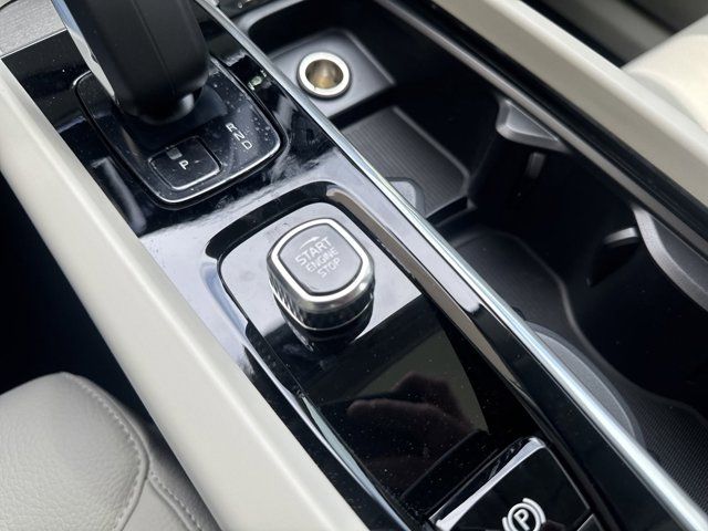 2025 Volvo XC60 Plug-In Hybrid T8 Plus photo