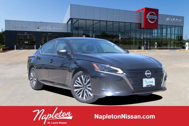 Super Black Clearcoat 2026 Nissan Altima 2.5 SV FWD Sedan Front-Wheel Drive Continuously Variable Transmission