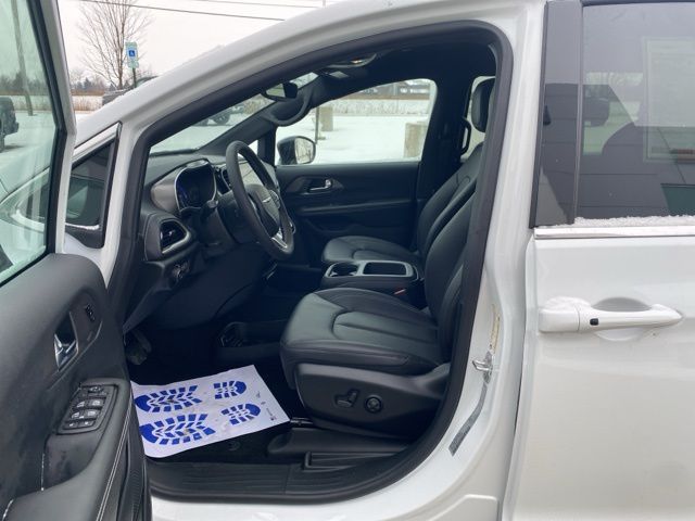 2026 Chrysler Pacifica Select - Bright White Clearcoat exterior view 11