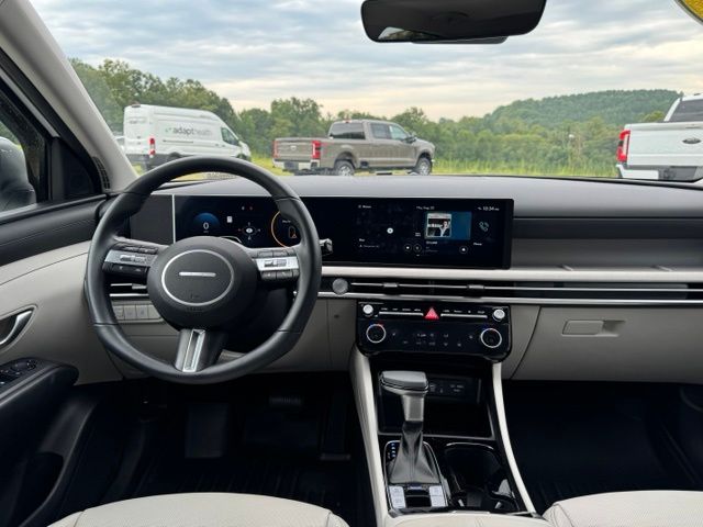 Used 2025 White Hyundai SEL Convenience image 17