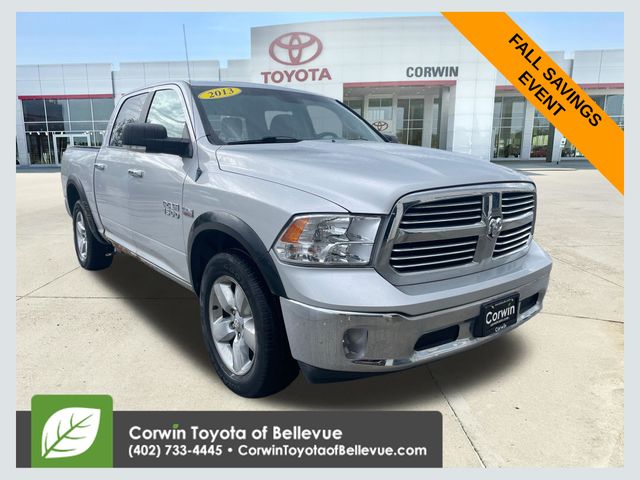 2013 RAM 1500 Plata (Bright Silver Metallic Clearcoat) Camioneta Todo terreno 8 velocidades Automática