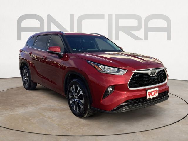 Used Car 2020 Toyota Highlander  Xle For Sale Under $25,000 In San Antonio, Texas