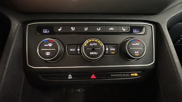 Used 2020 Deep Black Volkswagen 3.6L V6 SE image 17