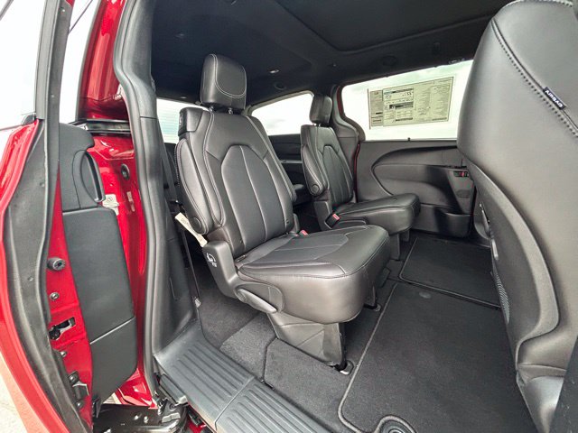 New 2026 Chrysler Pacifica Van