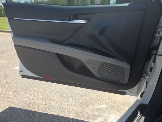Used 2023 Ice Toyota SE image 26