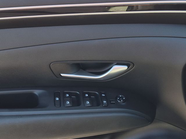 Used 2024 Green Hyundai SE image 13