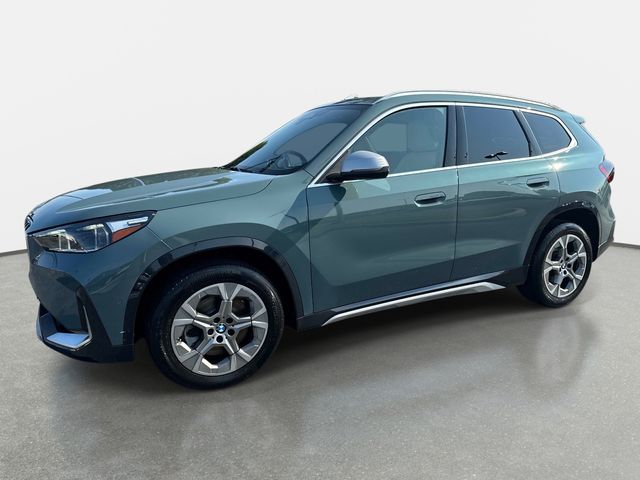 Used 2023 Green BMW xDrive28i image 2