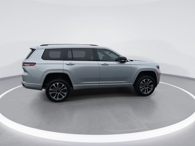 Used 2024 Silver Jeep Overland image 9