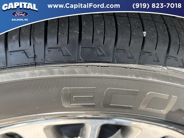 Used 2018 Red Lincoln Select image 14
