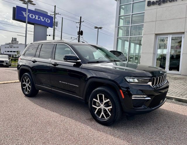 Diamond Black Crystal Pearlcoat 2023 Jeep Grand Cherokee SUV / Crossover Four-Wheel Drive 8-Speed Automatic