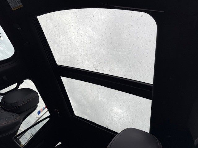 Certified Used 2024 White Lincoln Black Label image 41