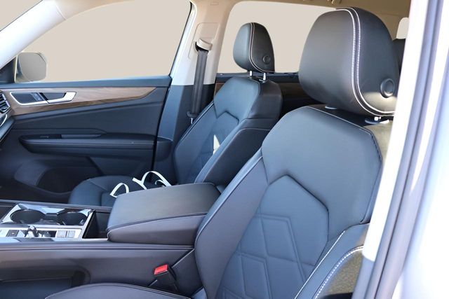 Used Car 2025 Volkswagen Atlas  2.0t Se W/technology For Sale Under $35,000 In Austin, Texas