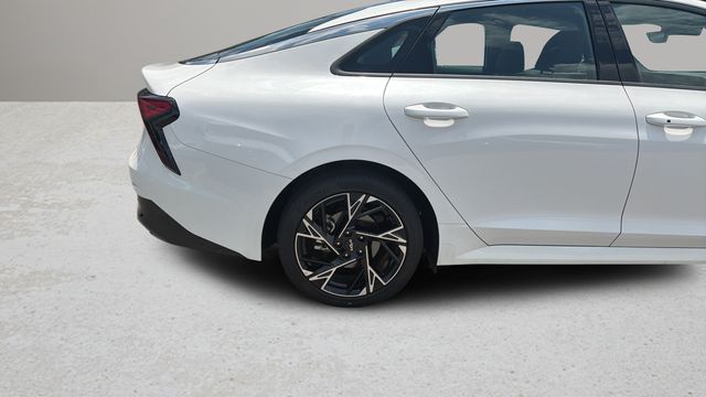 Used 2025 White Kia GT-Line image 37