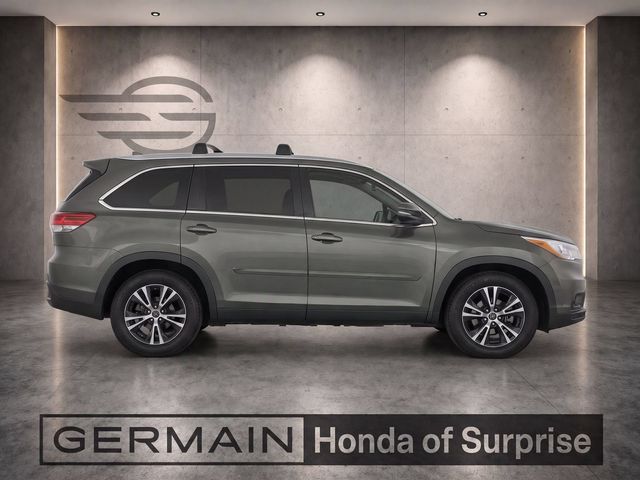 Used 2016 Jade Metallic Toyota XLE V6 image 7