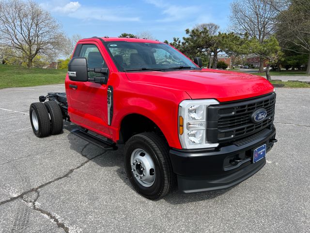 2026 Ford F-350 XL 4x4 Regular Cab 145-In DRW's photo