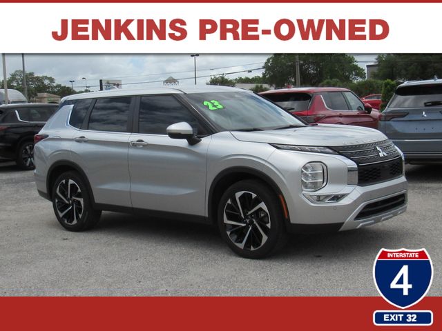 Alloy Silver Metallic 2023 Mitsubishi Outlander SE FWD SUV / Crossover Front-Wheel Drive Continuously Variable Transmission