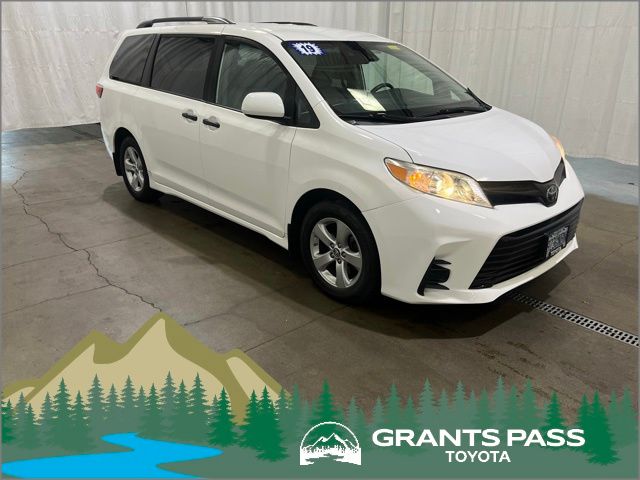 2019 Toyota Sienna L 7-Passenger FWD
