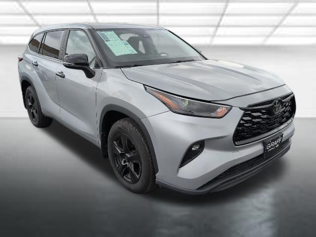 Celestial Silver Metallic 2024 Toyota Highlander XLE AWD SUV / Crossover All-Wheel Drive 8-Speed Automatic