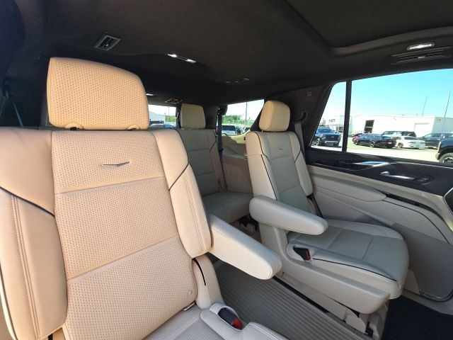 2021 Cadillac Escalade Premium Luxury:45327B1