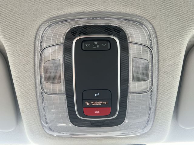 Used 2025 White Hyundai SEL image 30