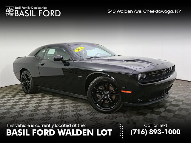 Pitch Black Clearcoat 2016 Dodge Challenger Coupe Rear-Wheel Drive 6-Speed Manual