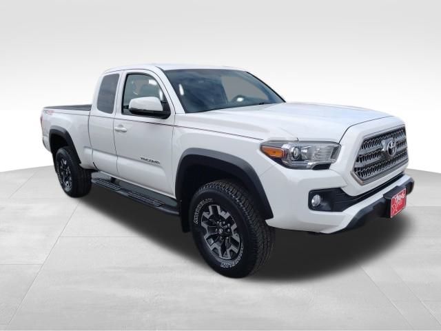 2017 Toyota Tacoma TRD Off-Road photo