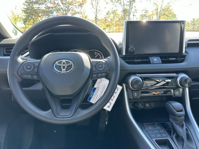 2025 Toyota RAV4 LE 7