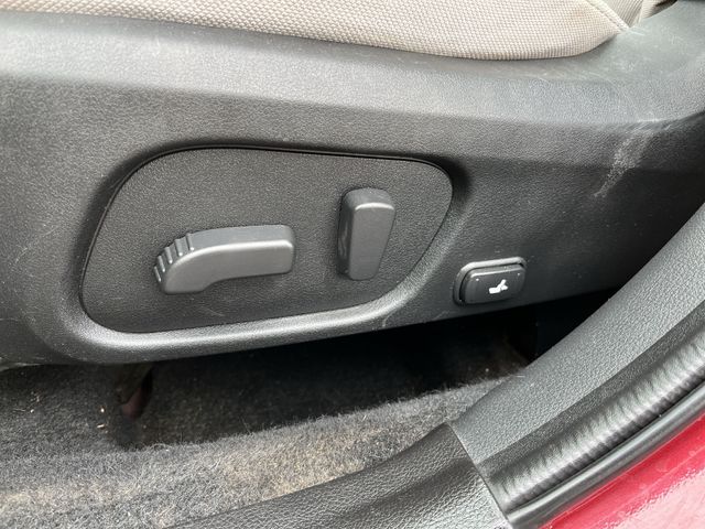 Used 2018 Red Subaru 2.5i Premium image 15