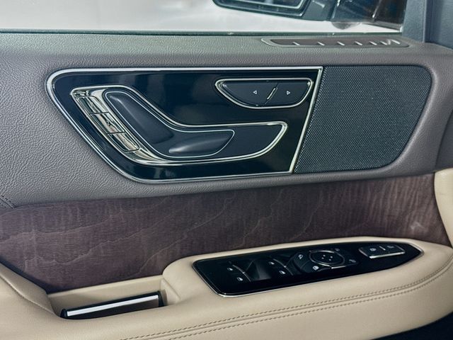 2024 Ceramic Pearl Metallic Tri-Coat Lincoln Navigator Premiere 4X4 SUV