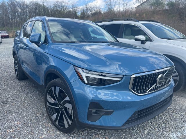 Blue Metallic 2024 Volvo XC40 B5 Plus Bright Theme AWD SUV / Crossover All-Wheel Drive Automatic