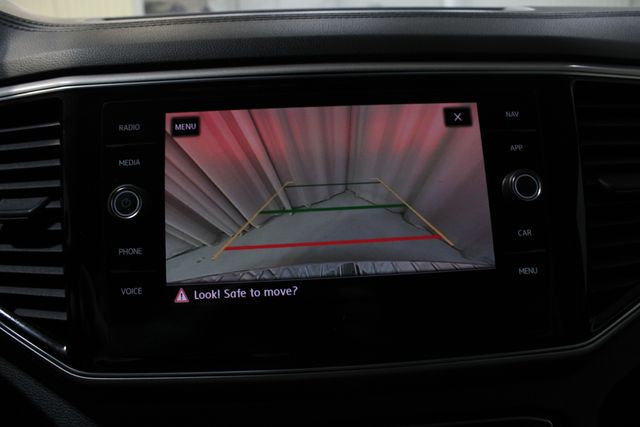 Used 2018 Red Volkswagen SEL Premium image 4