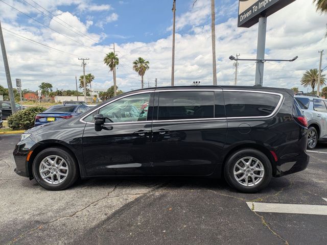 2023 Chrysler Pacifica Touring L - Photo 8