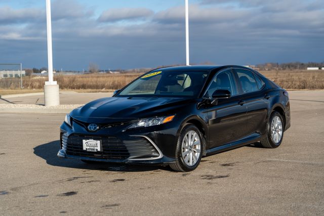 2023 Toyota Camry LE 3