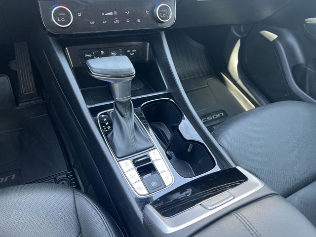 Used 2025 White Hyundai SEL Convenience image 26