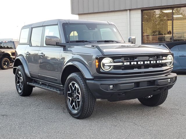 2024 Ford Bronco Outer Banks 3