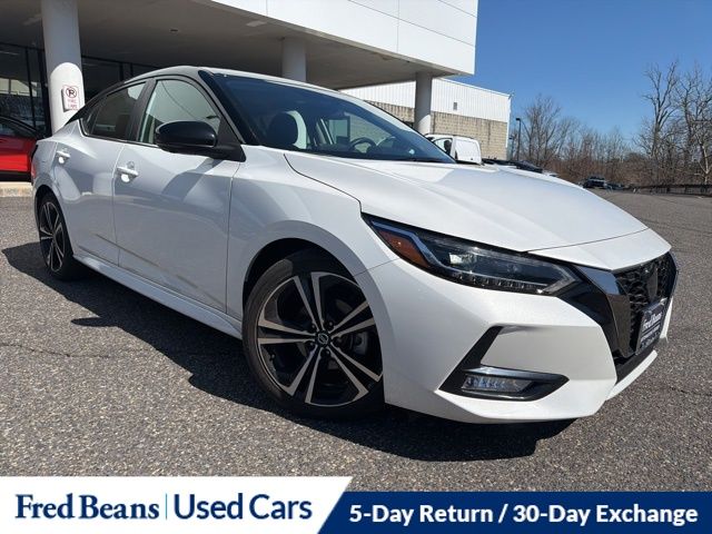 Aspen White Tricoat/Super Black 2023 Nissan Sentra SR FWD Sedan Front-Wheel Drive Continuously Variable Transmission