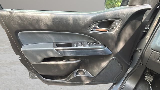 Used 2022 Gray Chevrolet Z71 image 17