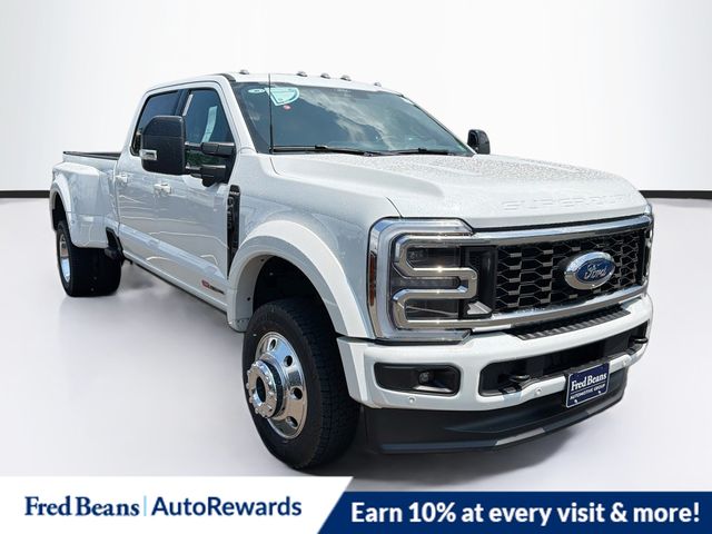 White Metallic 2026 Ford F-450 Super Duty Pickup Truck Four-Wheel Drive Automatic