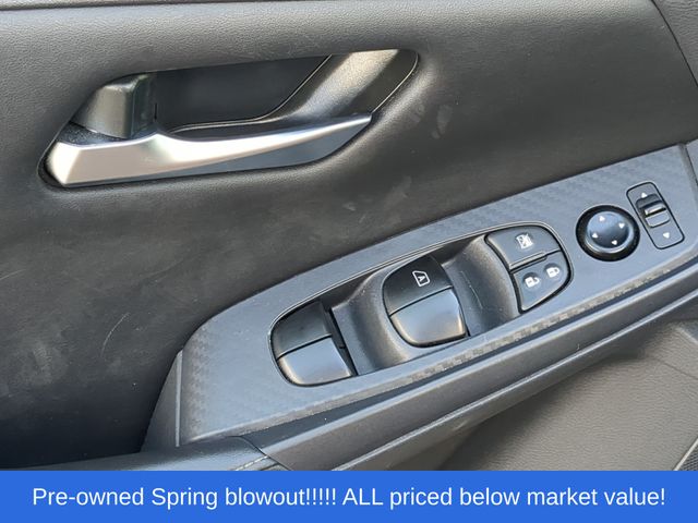 Used 2025 Rosewood Metallic Nissan SV image 21