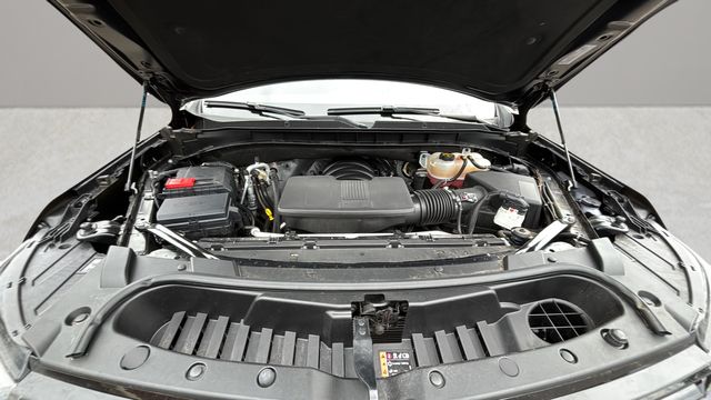 Used 2024 Black Chevrolet Z71 image 33